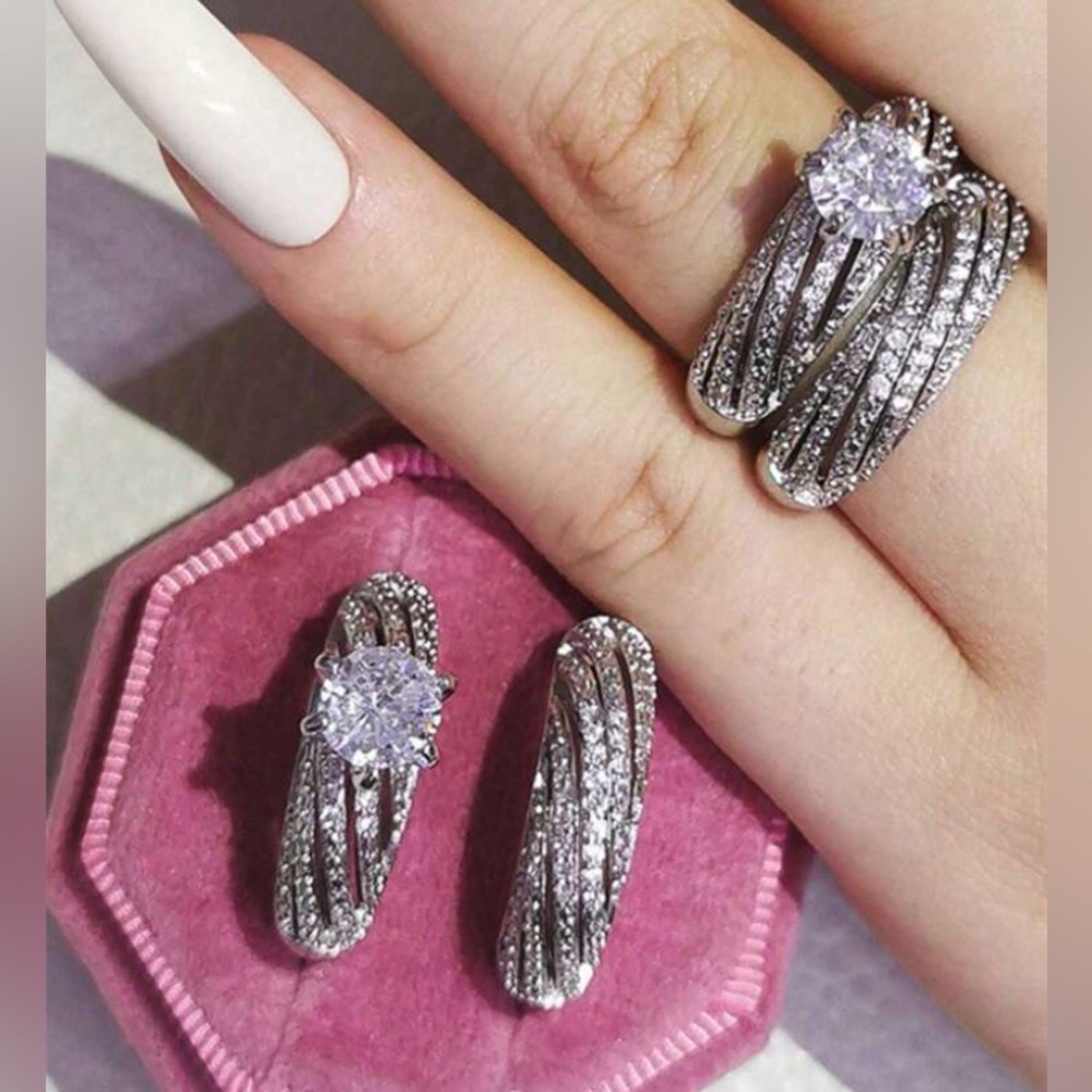 Elegant Silver Women's Jewelry Set
